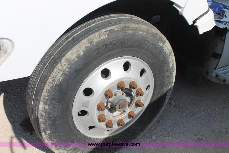 image for item J1443 2001 Peterbilt 387 semi truck