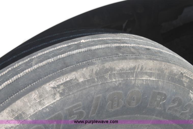 image for item J1443 2001 Peterbilt 387 semi truck