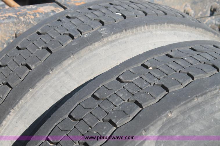 image for item J1443 2001 Peterbilt 387 semi truck