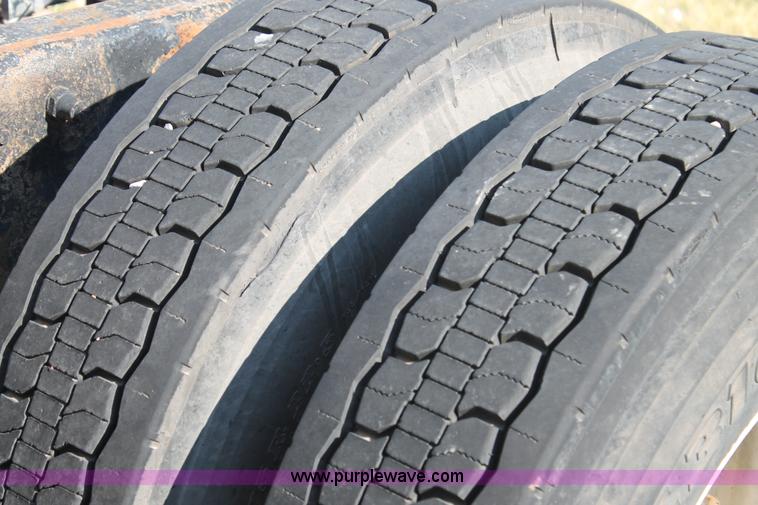 image for item J1443 2001 Peterbilt 387 semi truck