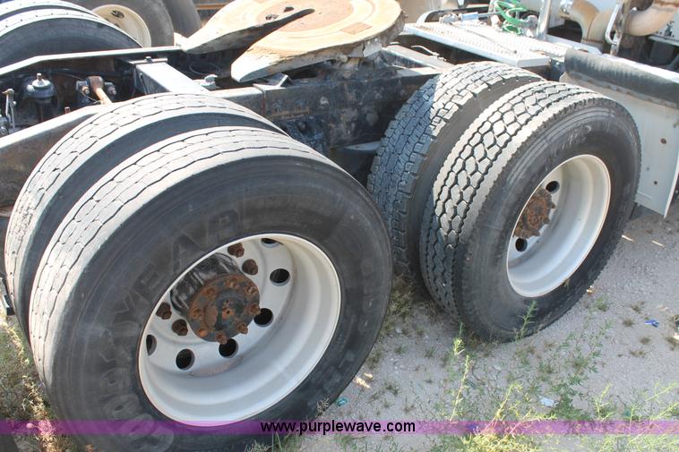 image for item J1443 2001 Peterbilt 387 semi truck