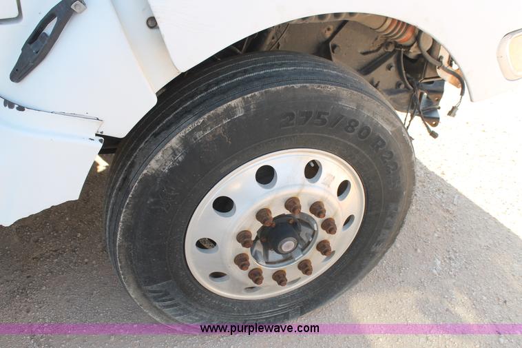 image for item J1443 2001 Peterbilt 387 semi truck