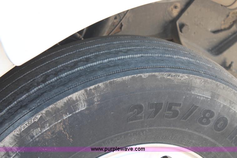 image for item J1443 2001 Peterbilt 387 semi truck