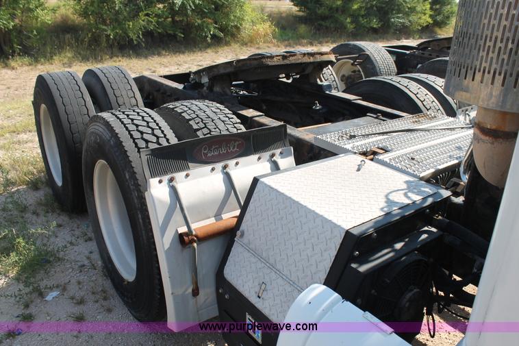 image for item J1443 2001 Peterbilt 387 semi truck