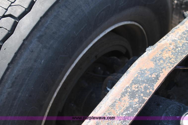 image for item J1443 2001 Peterbilt 387 semi truck