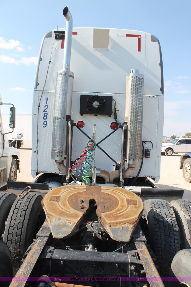 image for item J1443 2001 Peterbilt 387 semi truck