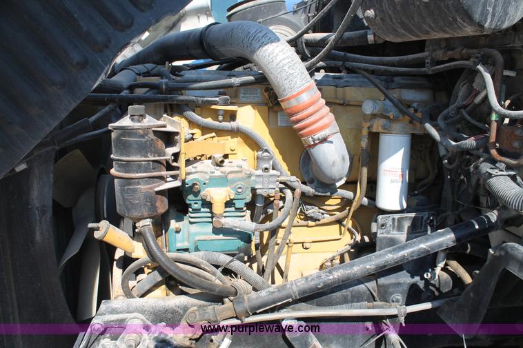 image for item J1443 2001 Peterbilt 387 semi truck