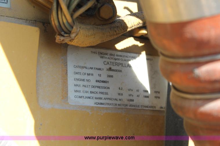 image for item J1443 2001 Peterbilt 387 semi truck