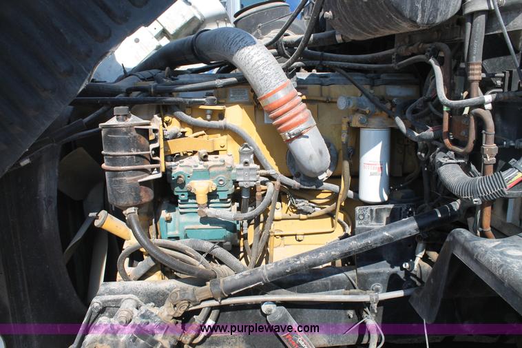 image for item J1443 2001 Peterbilt 387 semi truck