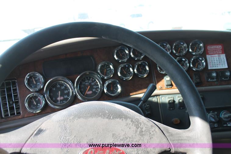image for item J1443 2001 Peterbilt 387 semi truck