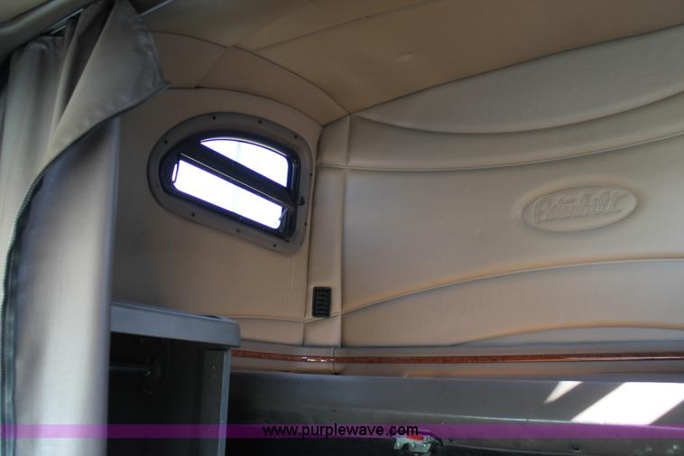 image for item J1443 2001 Peterbilt 387 semi truck