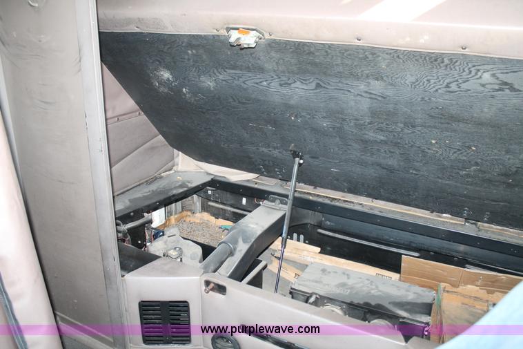 image for item J1443 2001 Peterbilt 387 semi truck