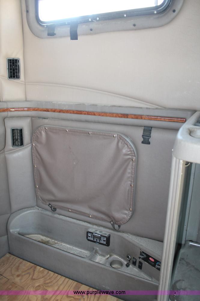 image for item J1443 2001 Peterbilt 387 semi truck