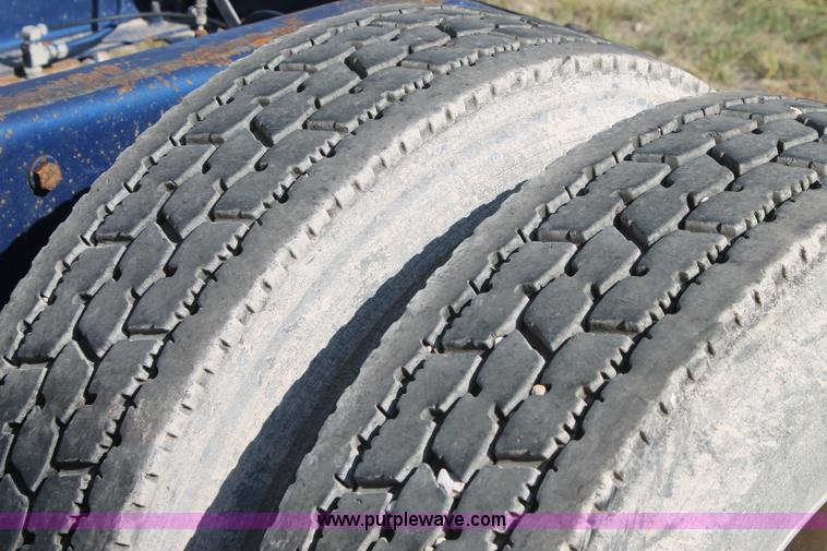 image for item J1444 1998 Peterbilt 377 semi truck