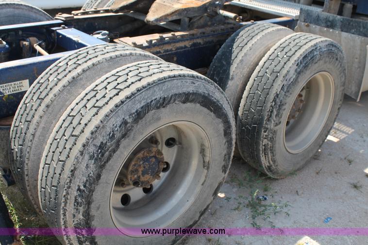 image for item J1444 1998 Peterbilt 377 semi truck