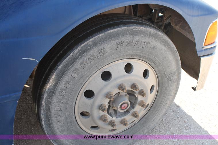 image for item J1444 1998 Peterbilt 377 semi truck