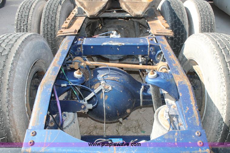 image for item J1444 1998 Peterbilt 377 semi truck