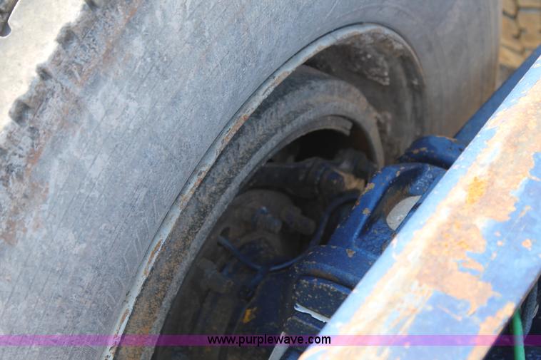 image for item J1444 1998 Peterbilt 377 semi truck