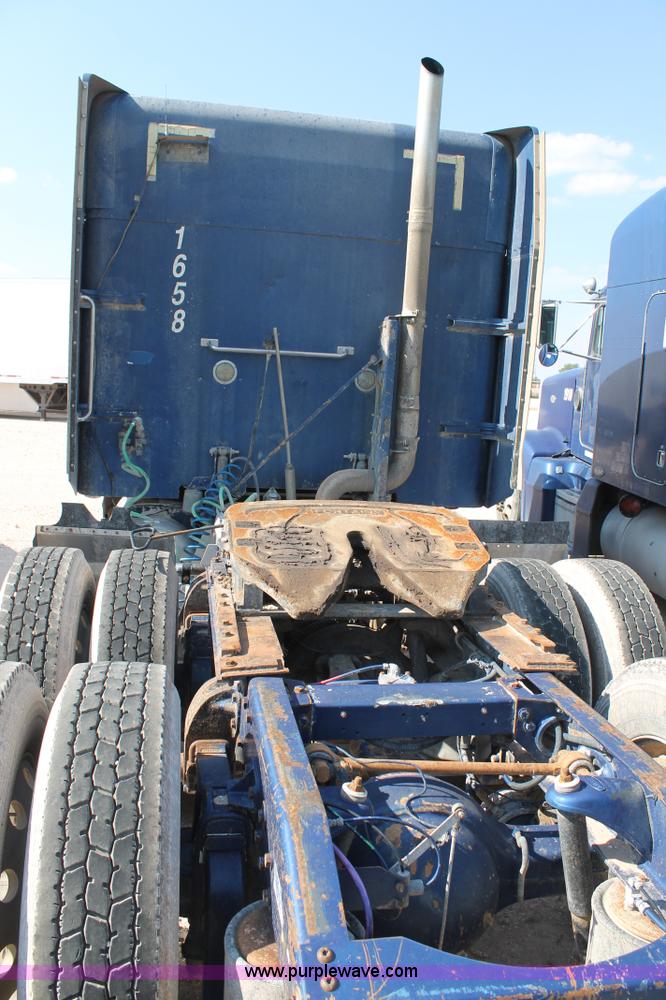 image for item J1444 1998 Peterbilt 377 semi truck