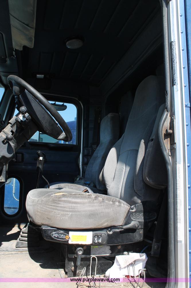 image for item J1444 1998 Peterbilt 377 semi truck