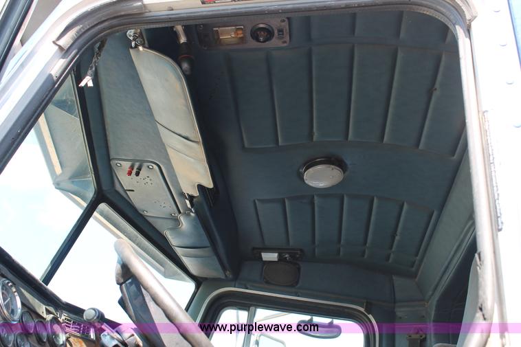 image for item J1444 1998 Peterbilt 377 semi truck