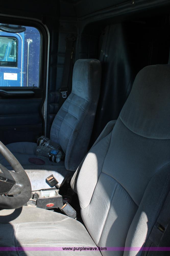 image for item J1444 1998 Peterbilt 377 semi truck