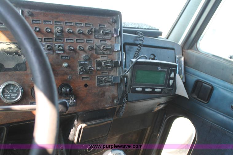 image for item J1444 1998 Peterbilt 377 semi truck