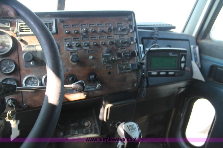 image for item J1444 1998 Peterbilt 377 semi truck