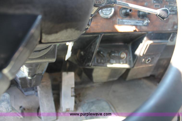 image for item J1444 1998 Peterbilt 377 semi truck