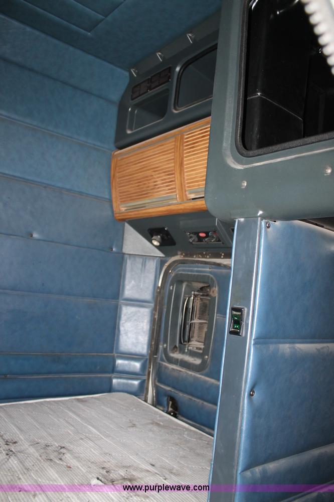 image for item J1444 1998 Peterbilt 377 semi truck