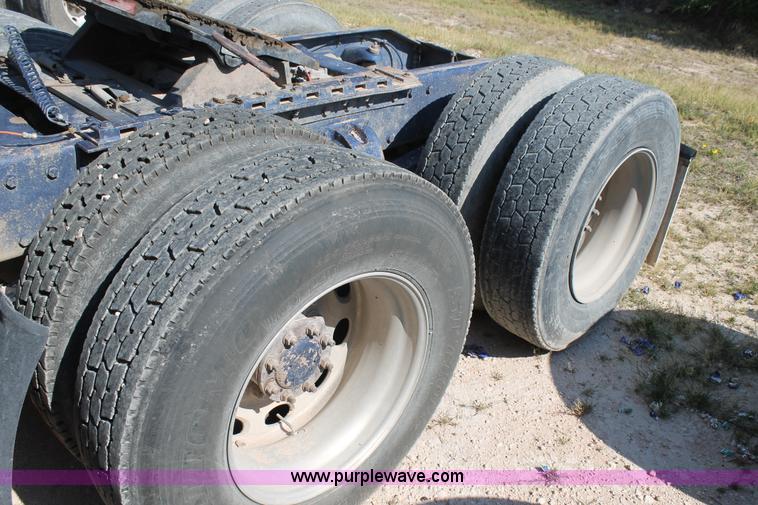 image for item J1445 1998 Peterbilt 377 semi truck