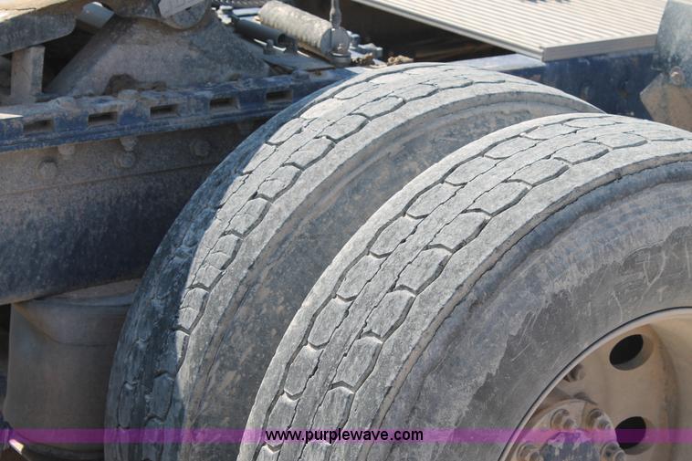 image for item J1445 1998 Peterbilt 377 semi truck