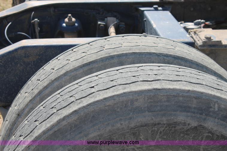 image for item J1445 1998 Peterbilt 377 semi truck