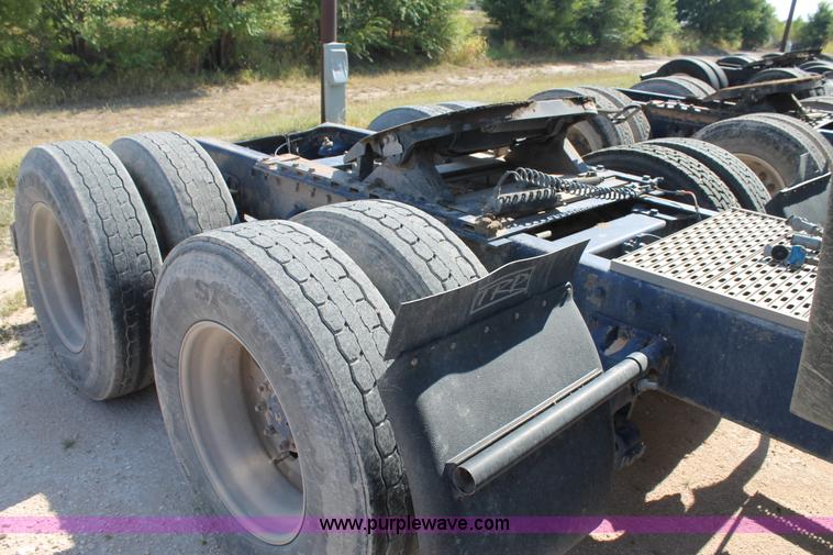 image for item J1445 1998 Peterbilt 377 semi truck