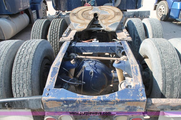 image for item J1445 1998 Peterbilt 377 semi truck