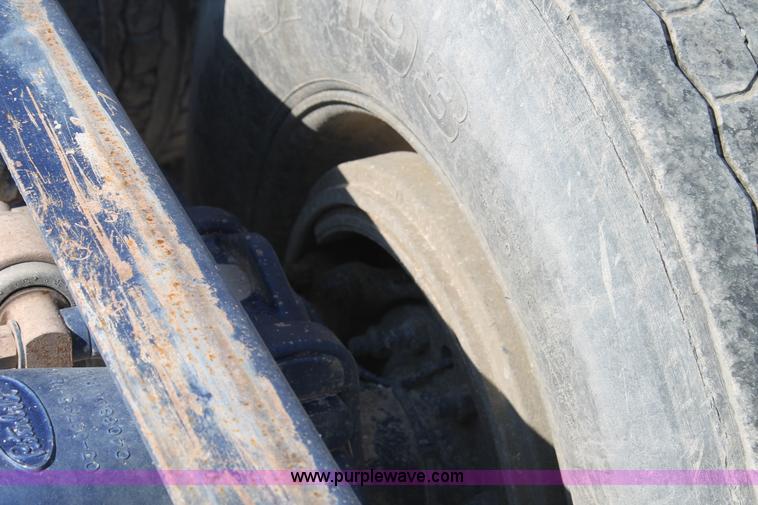 image for item J1445 1998 Peterbilt 377 semi truck