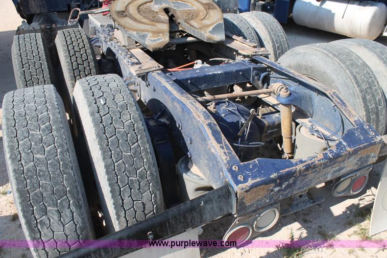 image for item J1445 1998 Peterbilt 377 semi truck