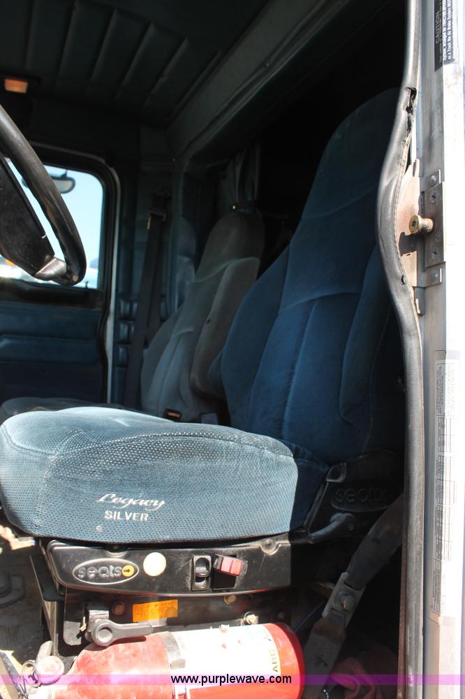 image for item J1445 1998 Peterbilt 377 semi truck