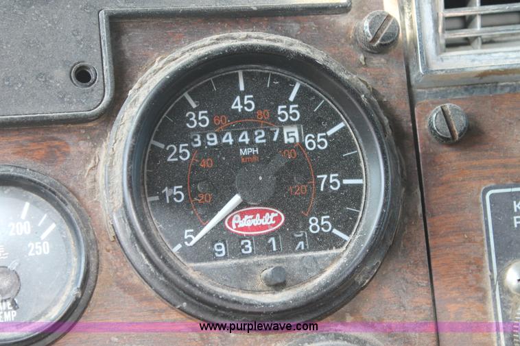 image for item J1445 1998 Peterbilt 377 semi truck