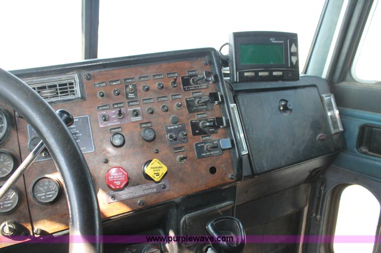 image for item J1445 1998 Peterbilt 377 semi truck