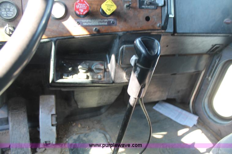 image for item J1445 1998 Peterbilt 377 semi truck