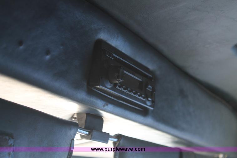 image for item J1445 1998 Peterbilt 377 semi truck