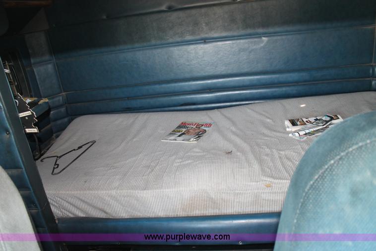 image for item J1445 1998 Peterbilt 377 semi truck