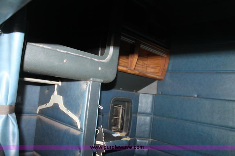 image for item J1445 1998 Peterbilt 377 semi truck