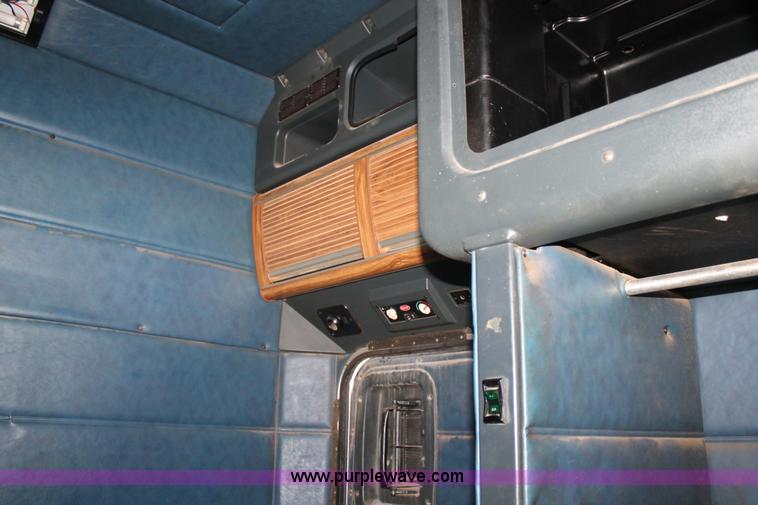 image for item J1445 1998 Peterbilt 377 semi truck