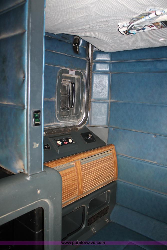 image for item J1445 1998 Peterbilt 377 semi truck