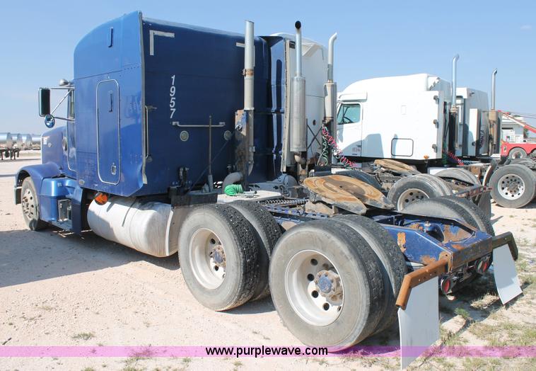 image for item J1446 1999 Peterbilt 377 semi truck