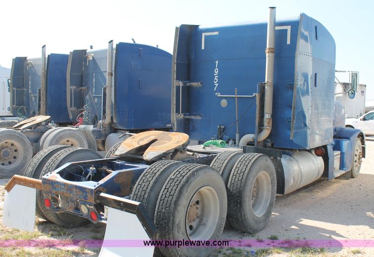 image for item J1446 1999 Peterbilt 377 semi truck