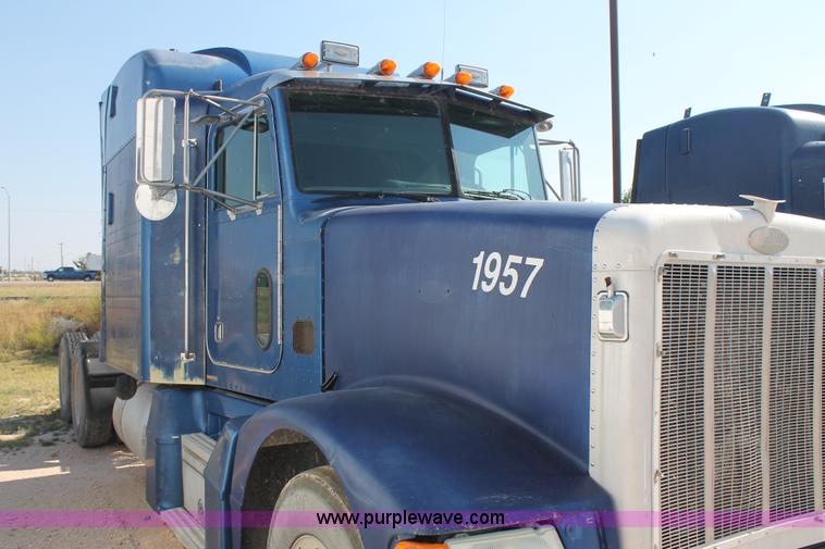 image for item J1446 1999 Peterbilt 377 semi truck