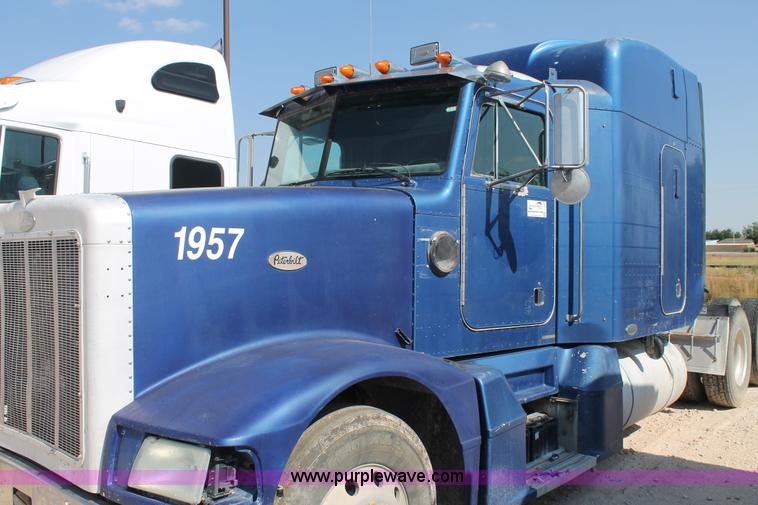 image for item J1446 1999 Peterbilt 377 semi truck